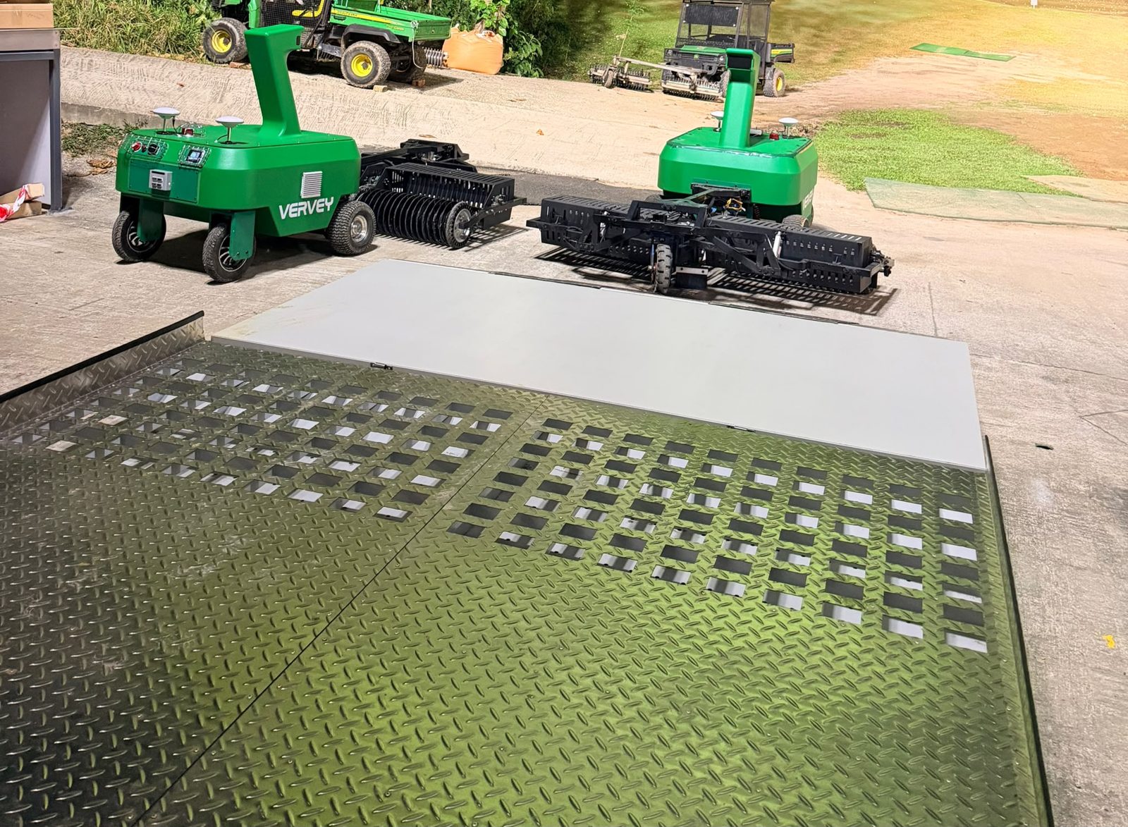 Vervey autonomous turf robots